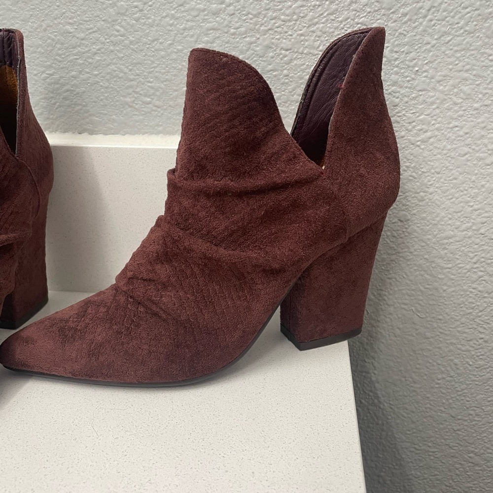 ADORABLE HEELED BOOTS